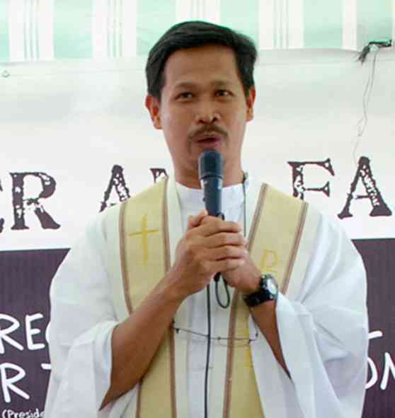 CBCP urges government to exempt priests from number coding image