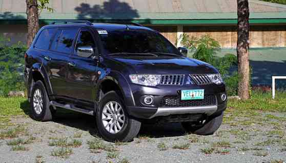 2011 Mitsubishi Montero Sport GLS-V 4x2 image