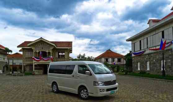 2011 Toyota Hiace Super Grandia image