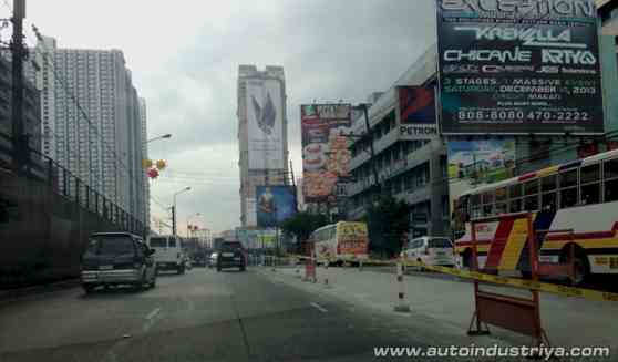 MMDA, DPWH agree to finish all reblocking on EDSA by Holy Week 2014 image