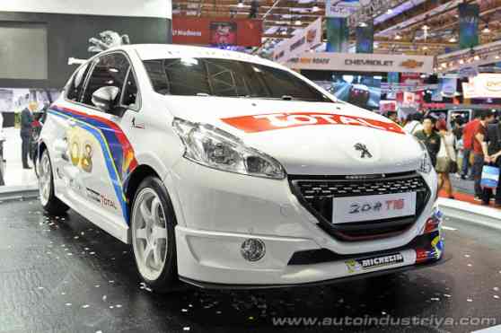 MIAS 2014: Peugeot 208 T16 R2 replica unveiled image