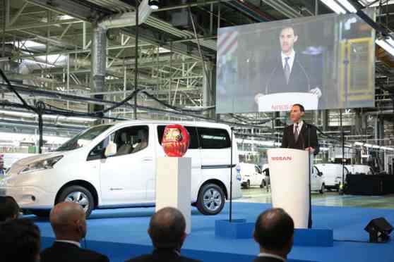 Nissan starts production of e-NV200 electric van at Barcelona plant image