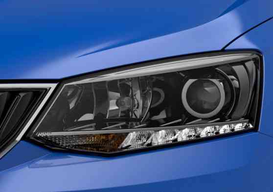 Skoda teases front design of 2015 Fabia image