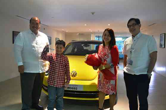 Volkswagen PH turns over Beetle to eight-year-old raffle winner image