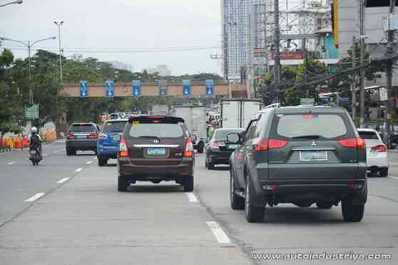 MMDA opens counterflow lanes in Katipunan image