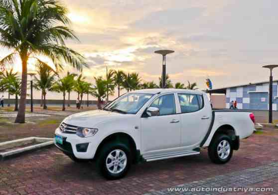 2011 Mitsubishi Strada GLX-V image