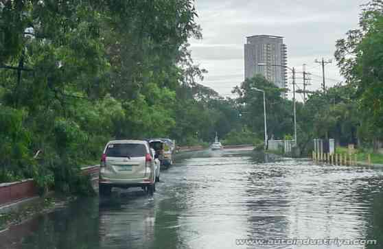 MMDA puts mobile pumps on standby at flood-prone locations image