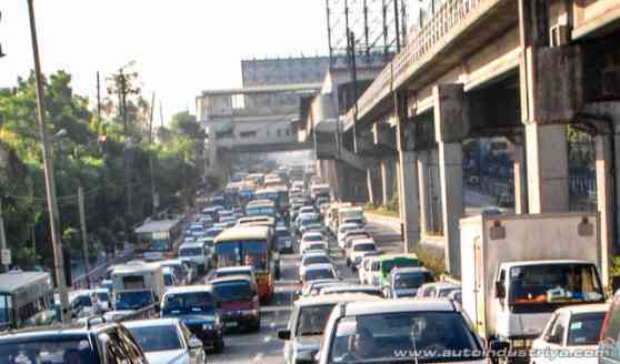 Report: MMDA plans to open subdivision roads to ease urban traffic image