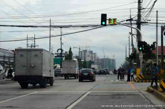 MMDA sets up two-man teams to handle traffic flow and enforcement image