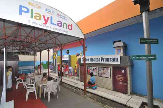 Caltex Playland set up in Smokey Mountain image