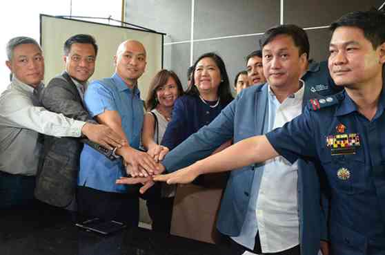 Mall guards to help MMDA with Christmas season traffic image