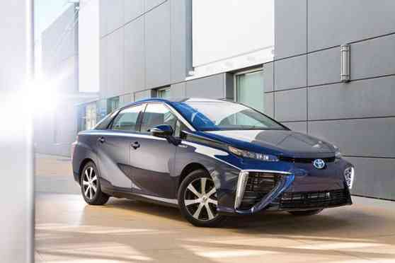 Toyota reveals technology behind the 2016 Mirai image