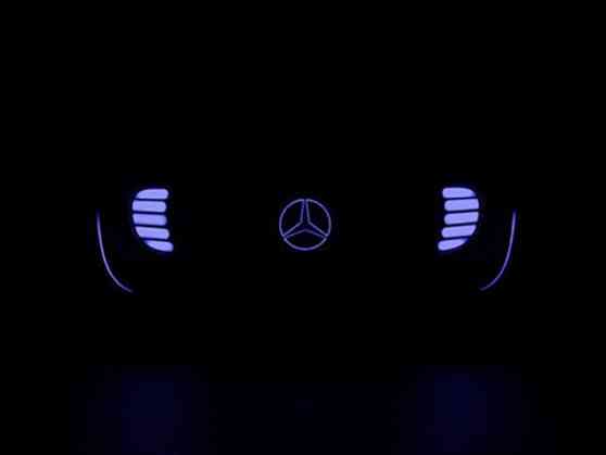 Mercedes-Benz teases new concept for CES 2015 image