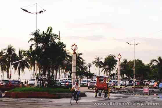 MMDA opens bike lane along Roxas Boulevard image