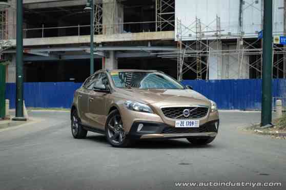 2015 Volvo V40 Cross Country 2.0L D4 image