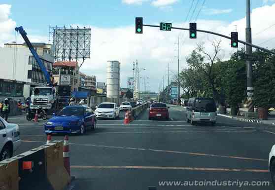 Osmena highway southbound reduced to three lanes image