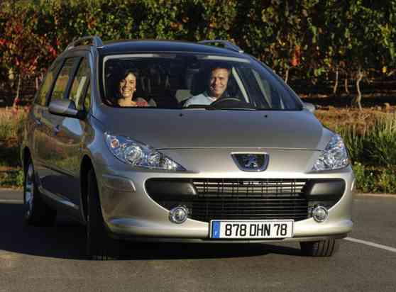 Peugeot formally opens headquarters, launches two new MPVs image