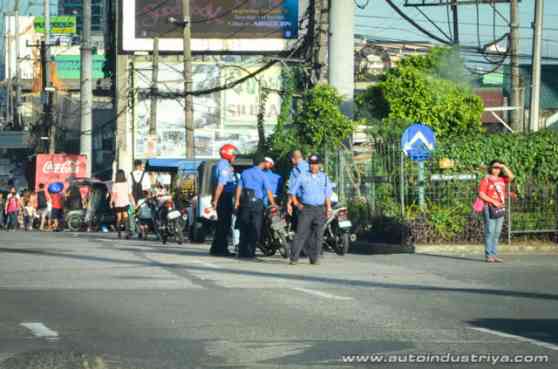 MMDA to give enforcers heat stroke break image