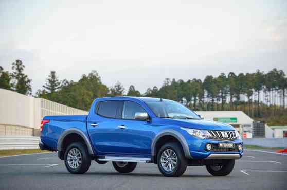 2015 Mitsubishi Strada makes Philippine debut image