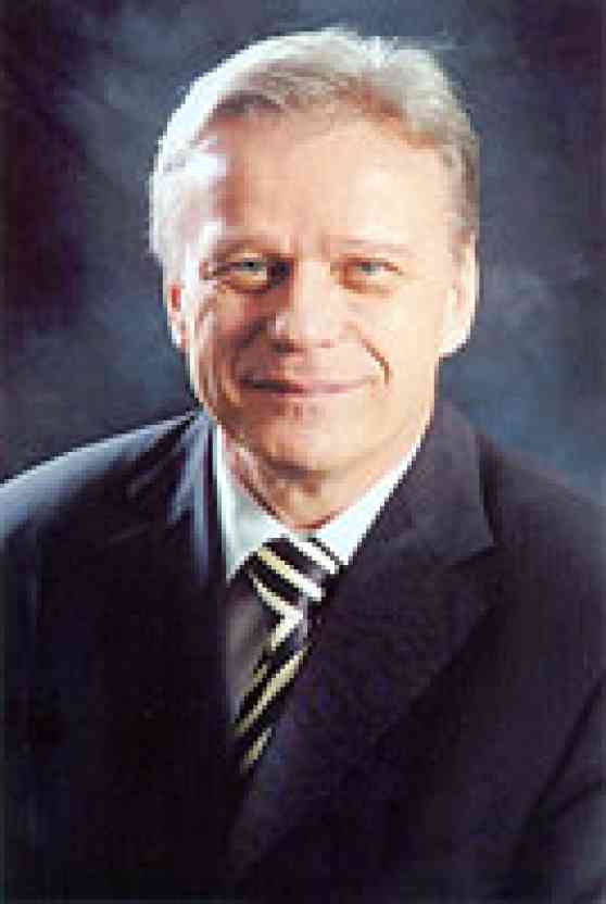DaimlerChrysler Southeast Asia President and CEO visits Manila image