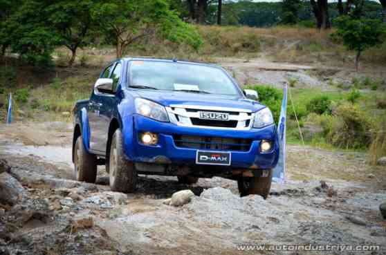 2015 Isuzu D-Max debuts with updated 2.5-liter engine image