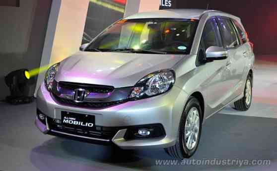 Sizing up the 2015 Honda Mobilio against the competition image