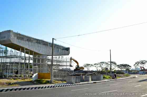 MMDA, Pasay and Paranaque work together to ease airport road traffic image