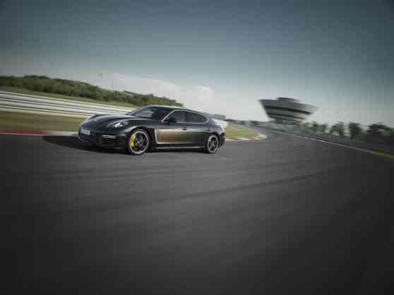 Report: Porsche developing corner adaptive cruise control image