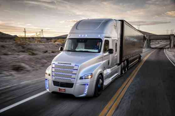 Freightliner unveils Inspiration autonomous driving truck image