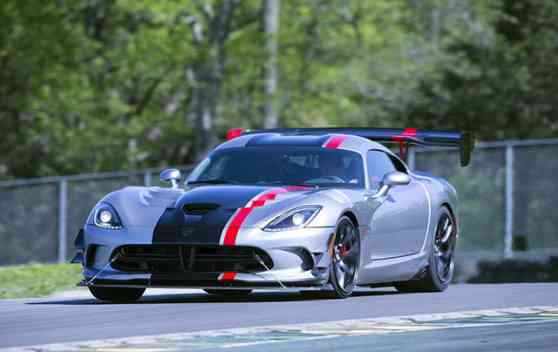 Dodge reveals 2015 Viper ACR image