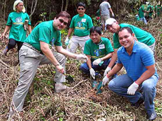 Isuzu celebrates 8th anniversary with ISUlong Ang Kalikasan project image