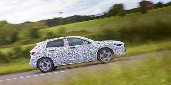 2016 Infiniti Q30 confirmed for Frankfurt debut image