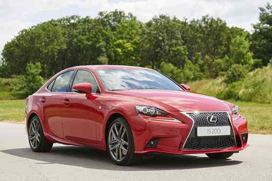 2015 Lexus IS 200t revealed with 245 PS image