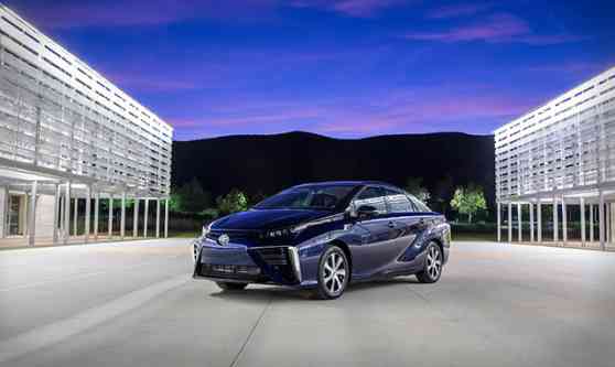 2016 Toyota Mirai can go 502km on a single tank image