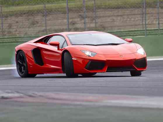 Report: Lamborghini naturally aspirated engines to stay on image