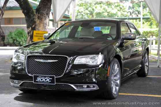 2015 Chrysler 300C update makes PH debut image
