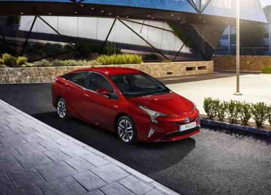 2016 Toyota Prius officially debuts with New Global Architecture image