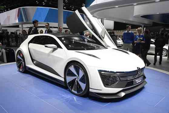 Frankfurt 2015: Volkswagen displays Golf GTE Sport concept image