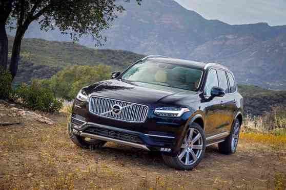 Volvo introduces IntelliSafe Auto Pilot interface image