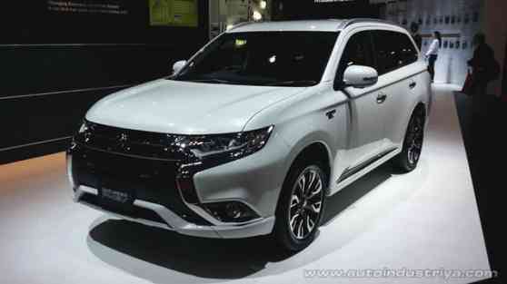 Tokyo 2015: Mitsubishi debuts updated Outlander PHEV image