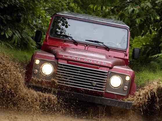 Report: Next-gen Land Rover Defender to get modern amenities, design image