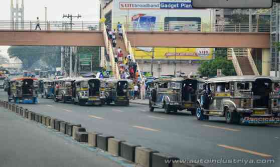 LTFRB backs off on jeepney phase-out image