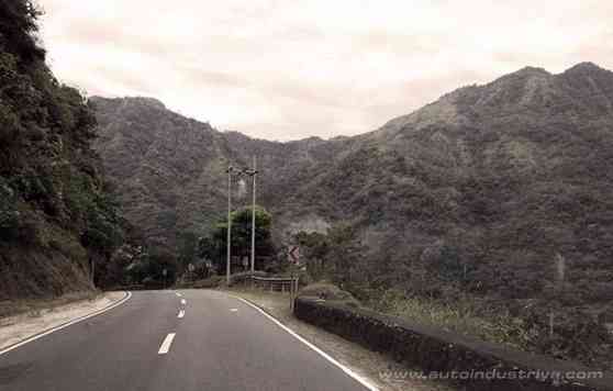 DPWH sets up assistance centers for Baguio-bound motorists image