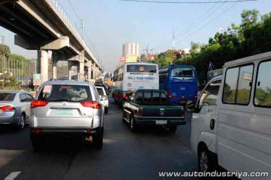 Malacanang now implementing solutions for metro traffic      image