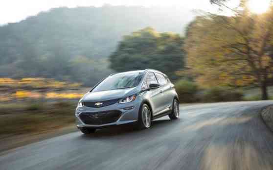 CES 2016: Chevrolet Bolt EV debuts in production form image