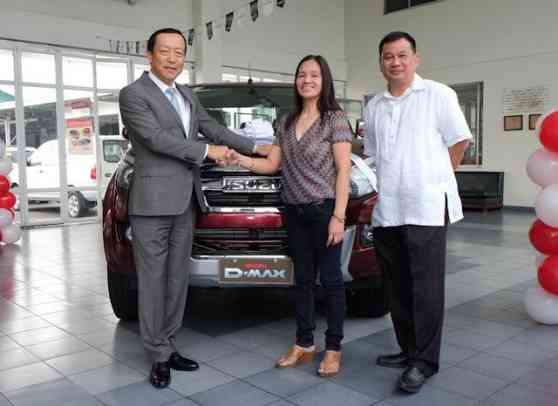Isuzu PH gives away D-Max, mu-X to sales milestone promo winners image
