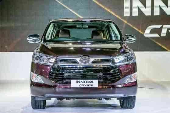 Delhi 2016: Toyota Innova Crysta launched with 2.8-liter diesel image