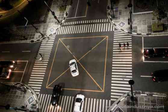 Common road markings and what they mean image