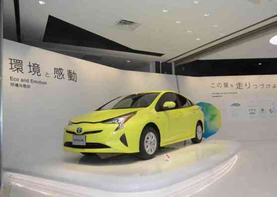 New Toyota paint can literally make cars cooler, save energy image