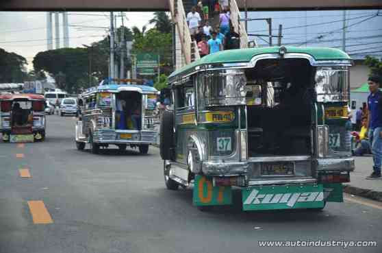 Local police partners with jeepney drivers to reduce crime image